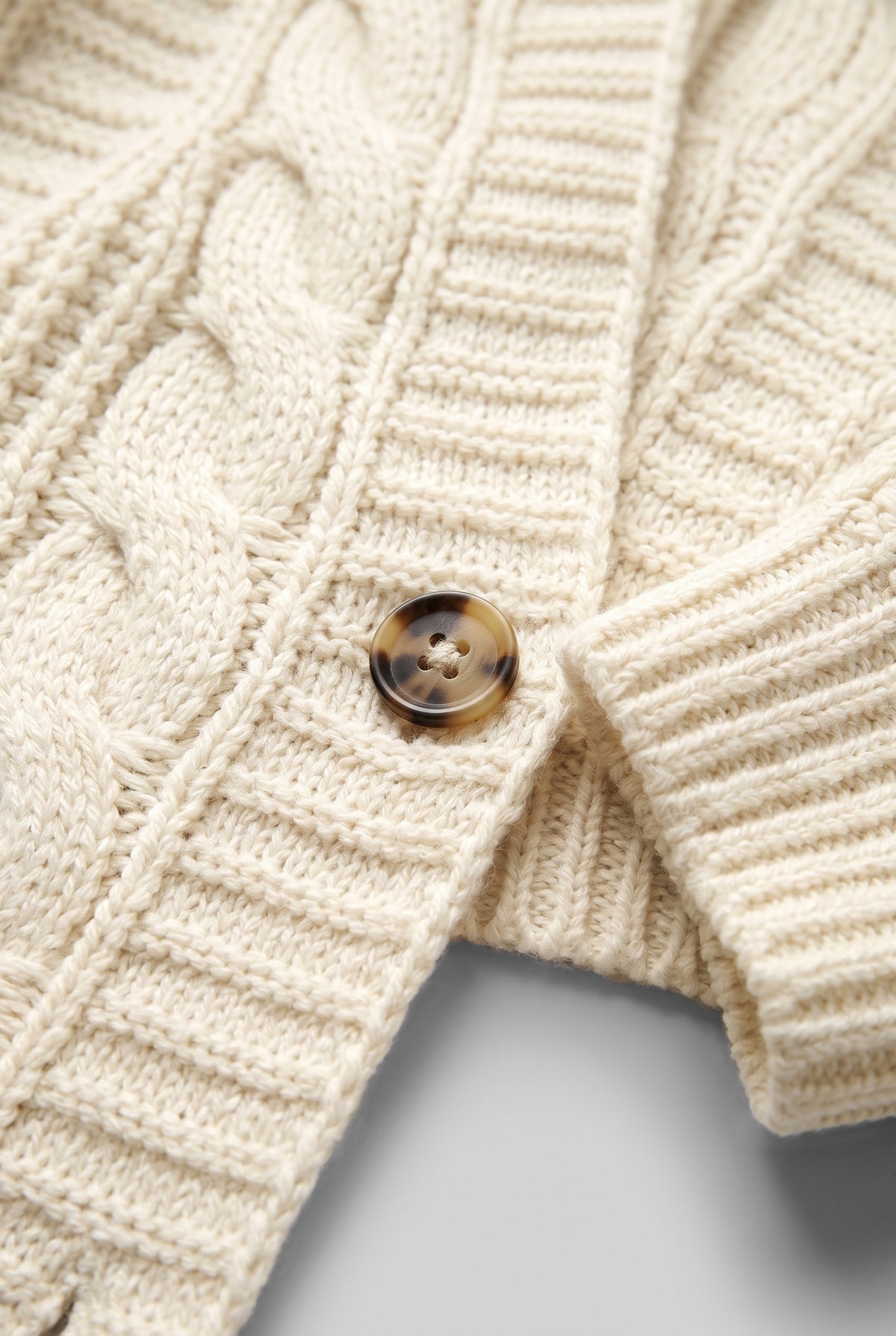 Mira – Women's Oversized Cable Knit Cardigan — Beige